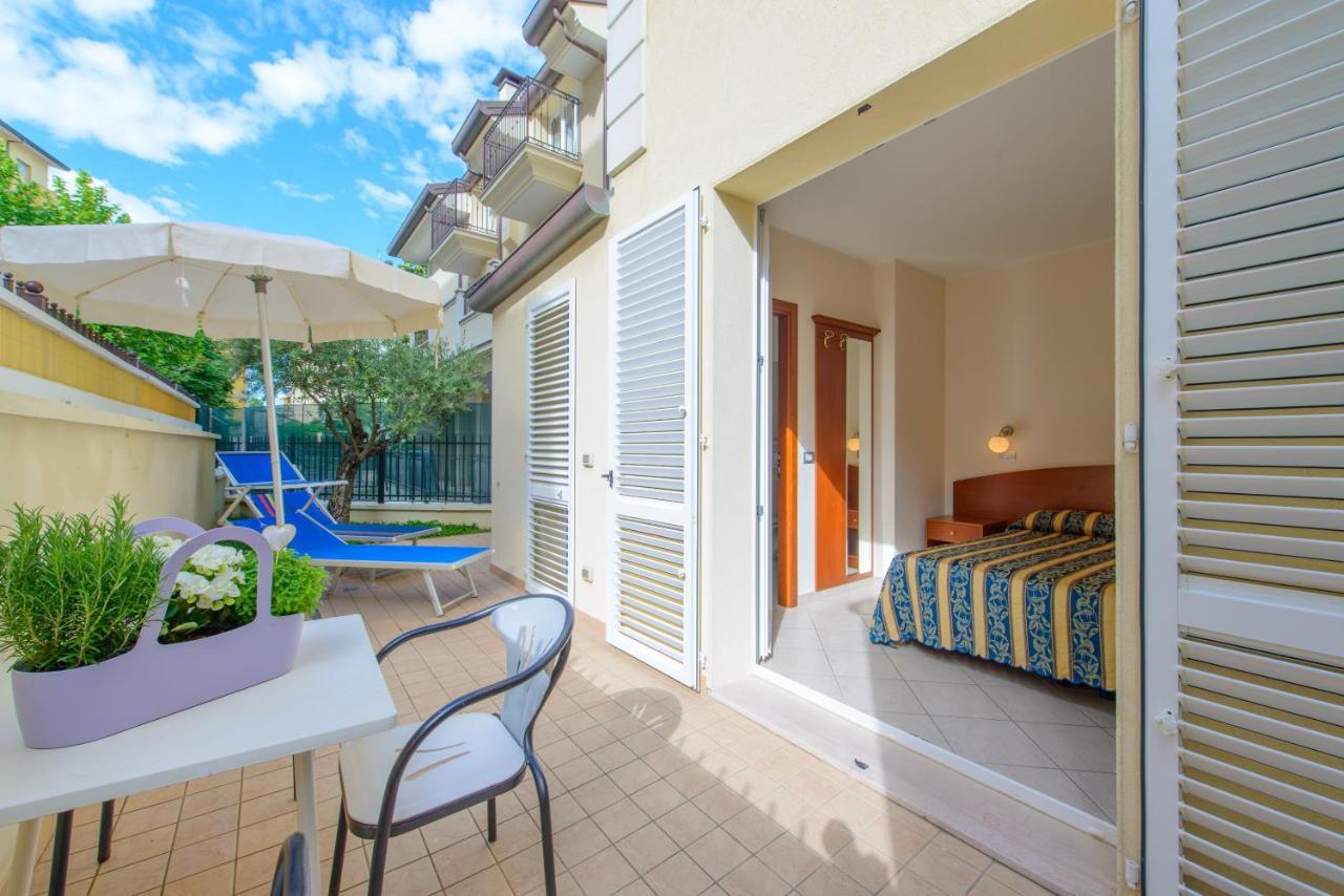 Apartment with Garden View